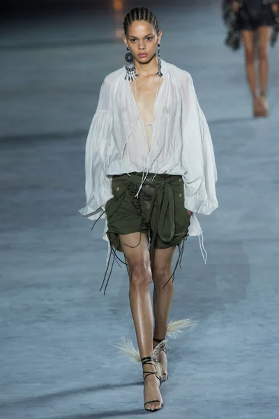 Look 3